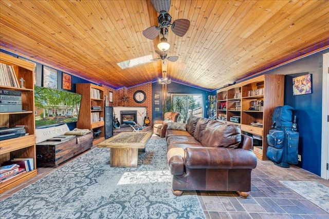 507 S College AVE, Salem, VA 24153