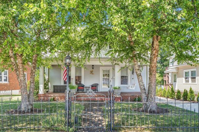 507 S College AVE, Salem, VA 24153