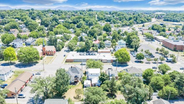 507 S College AVE, Salem, VA 24153