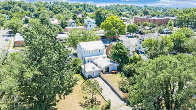 507 S College AVE, Salem, VA 24153