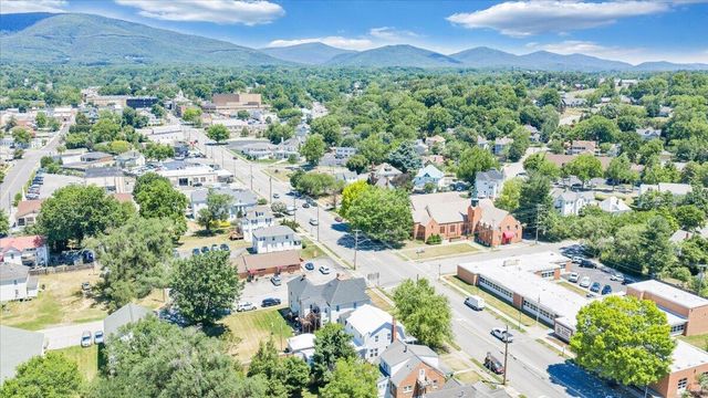 507 S College AVE, Salem, VA 24153