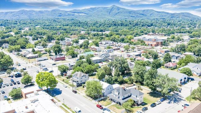 507 S College AVE, Salem, VA 24153