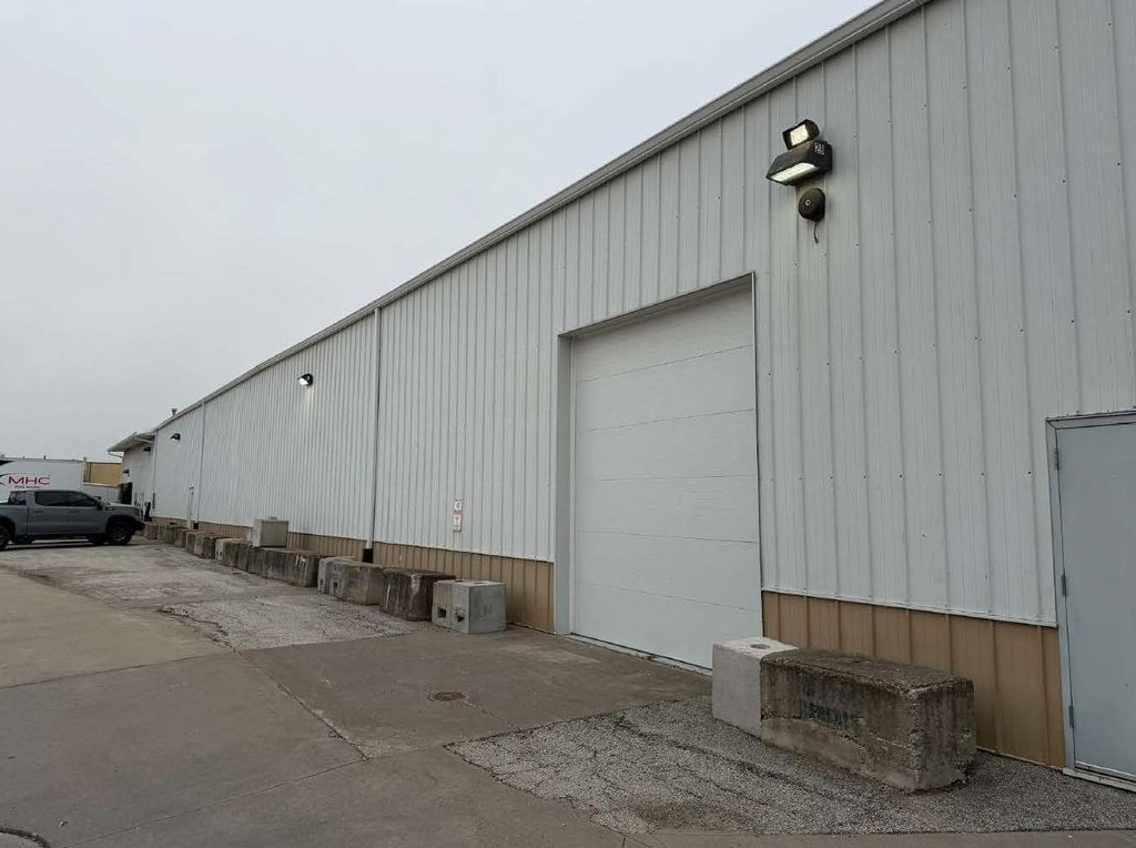 842 W 76th Street, Davenport, IA 52806