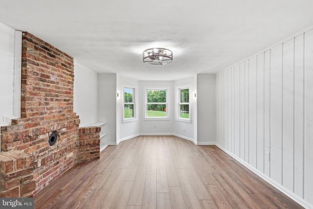 382 MISSION RD, Harpers Ferry, WV 25425