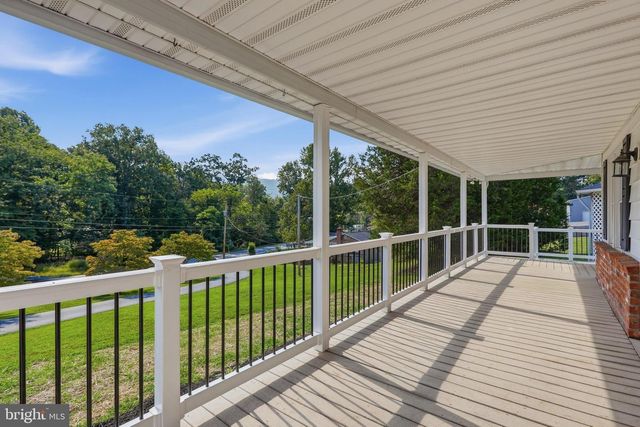 382 MISSION RD, Harpers Ferry, WV 25425