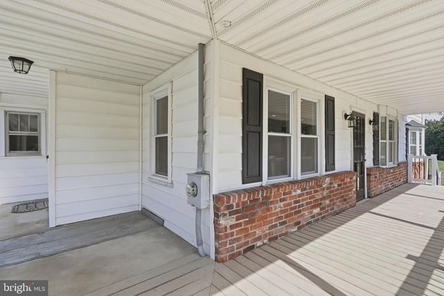 382 MISSION RD, Harpers Ferry, WV 25425