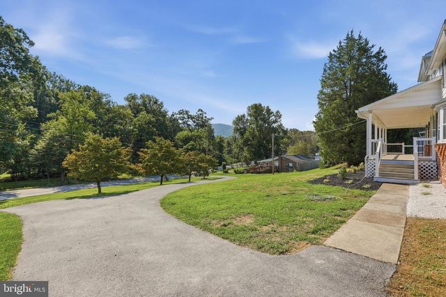 382 MISSION RD, Harpers Ferry, WV 25425