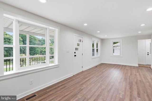 382 MISSION RD, Harpers Ferry, WV 25425
