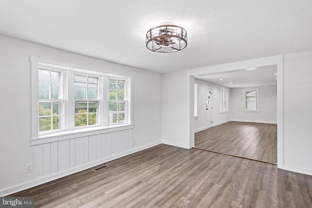 382 MISSION RD, Harpers Ferry, WV 25425