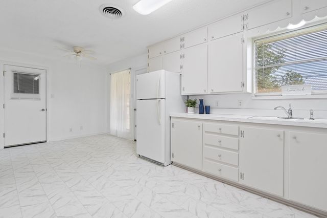 1111 S Ridgeway Drive, Cleburne, TX 76033