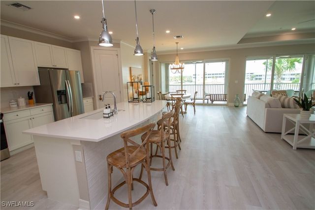 251 Indies DR E 202, Naples, FL 34114