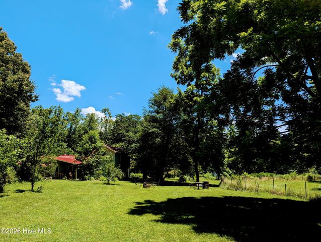 169 E Vineyard Road, Hayesville, NC 28904