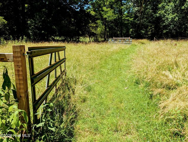 169 E Vineyard Road, Hayesville, NC 28904