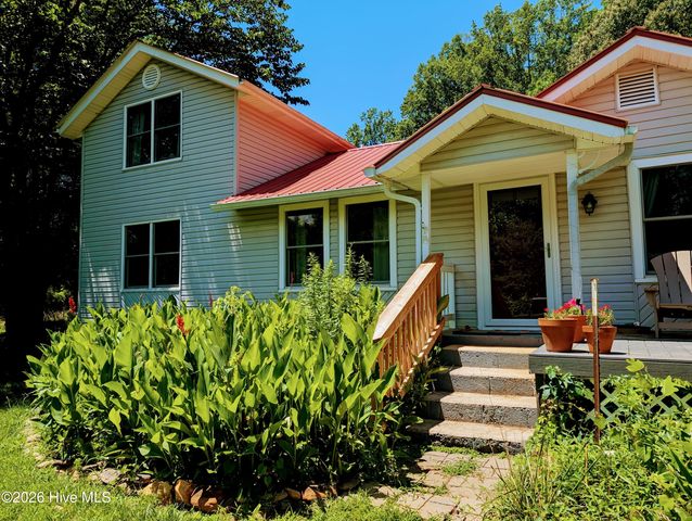 169 E Vineyard Road, Hayesville, NC 28904