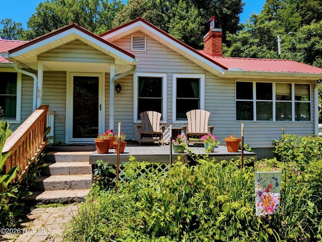 169 E Vineyard Road, Hayesville, NC 28904