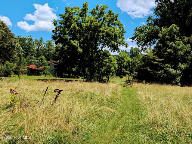 169 E Vineyard Road, Hayesville, NC 28904