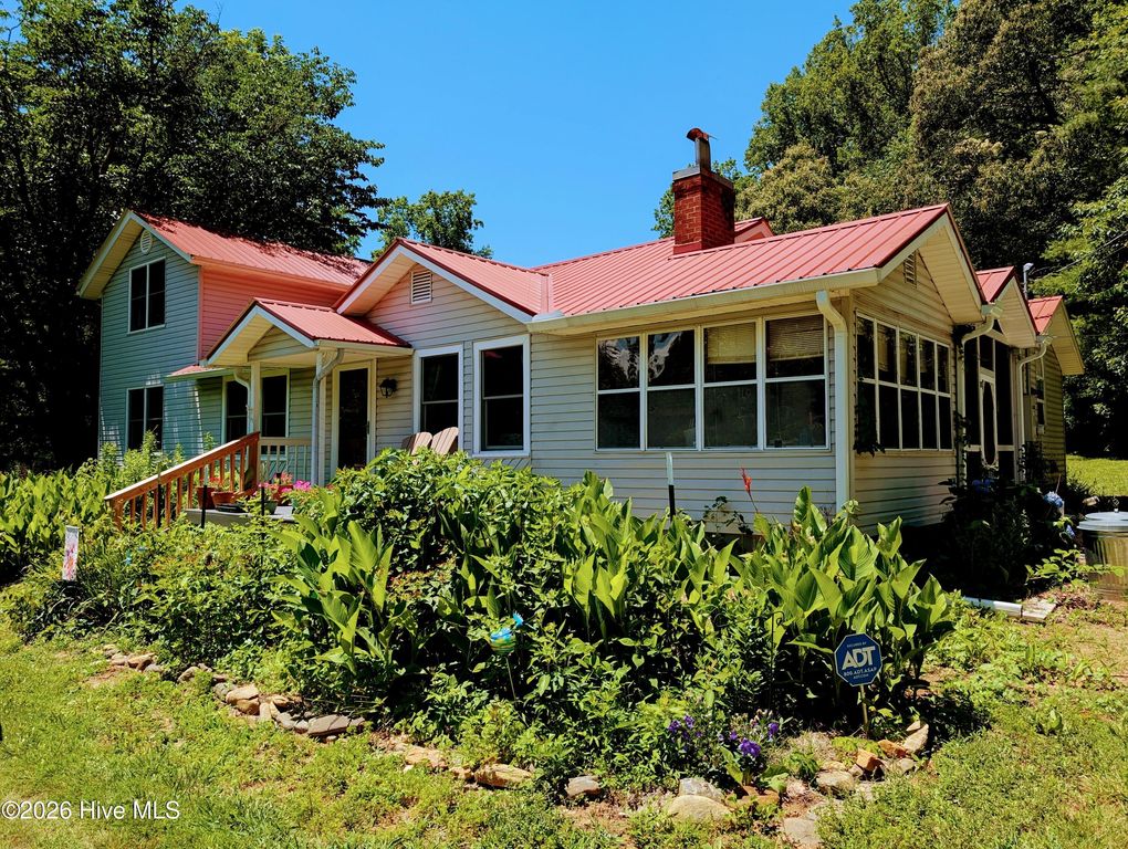 169 E Vineyard Road, Hayesville, NC 28904