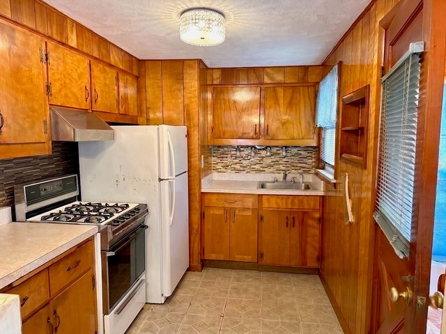 6 Atwood St, Wakefield, MA 01880