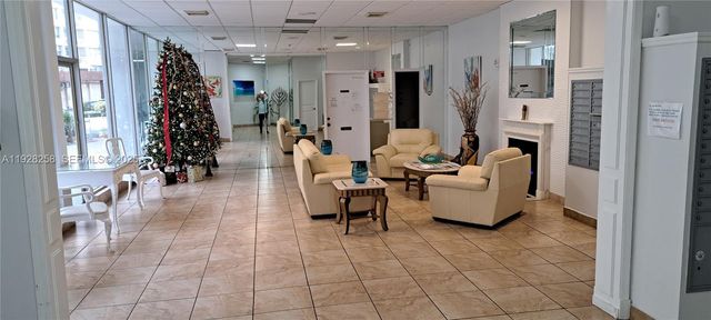 1801 S Ocean Dr PH33, Hallandale Beach, FL 33009