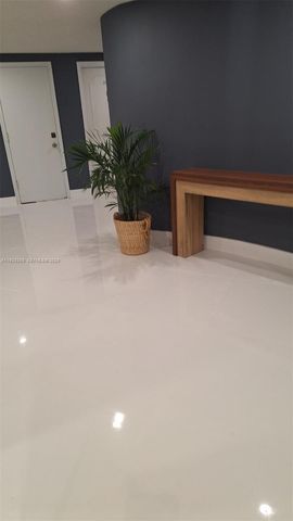 1801 S Ocean Dr PH33, Hallandale Beach, FL 33009