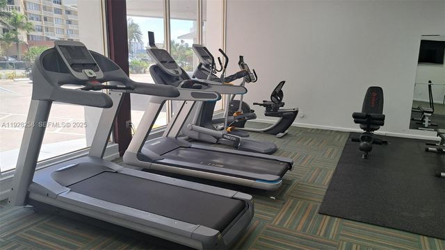 1801 S Ocean Dr PH33, Hallandale Beach, FL 33009