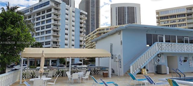 1801 S Ocean Dr PH33, Hallandale Beach, FL 33009