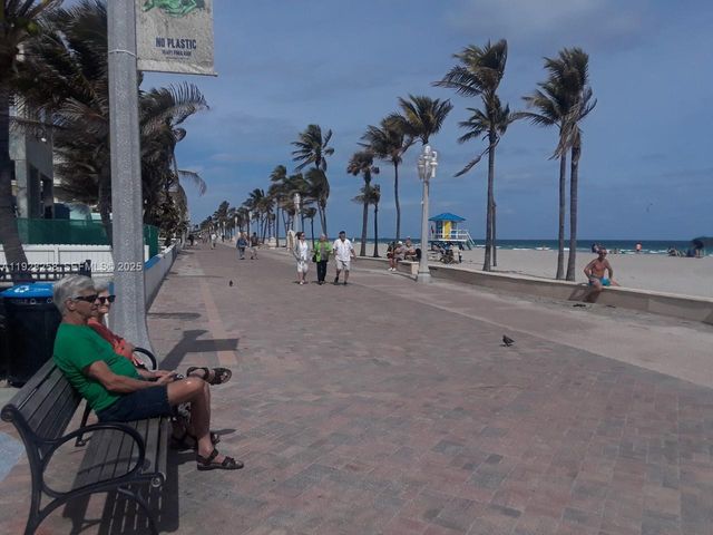 1801 S Ocean Dr PH33, Hallandale Beach, FL 33009