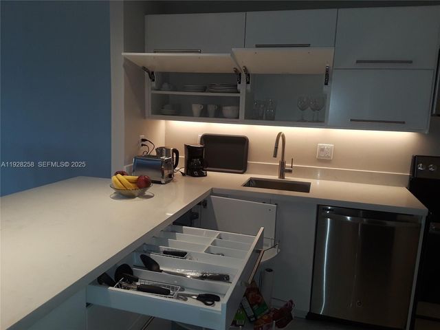 1801 S Ocean Dr PH33, Hallandale Beach, FL 33009