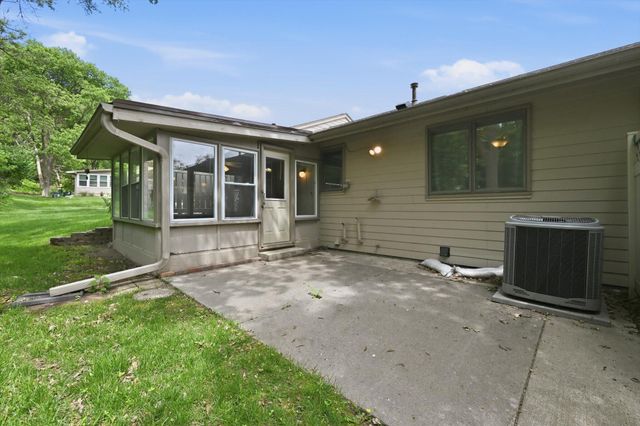 1129 ARBOR RIDGE Drive, Council Bluffs, IA 51503