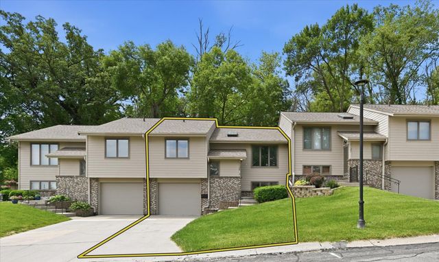 1129 ARBOR RIDGE Drive, Council Bluffs, IA 51503