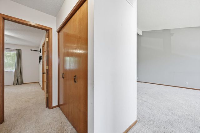 1129 ARBOR RIDGE Drive, Council Bluffs, IA 51503