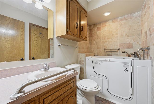1129 ARBOR RIDGE Drive, Council Bluffs, IA 51503