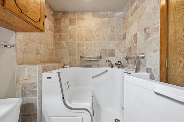1129 ARBOR RIDGE Drive, Council Bluffs, IA 51503