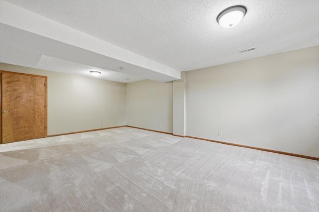1129 ARBOR RIDGE Drive, Council Bluffs, IA 51503