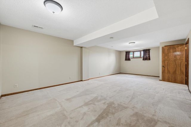 1129 ARBOR RIDGE Drive, Council Bluffs, IA 51503
