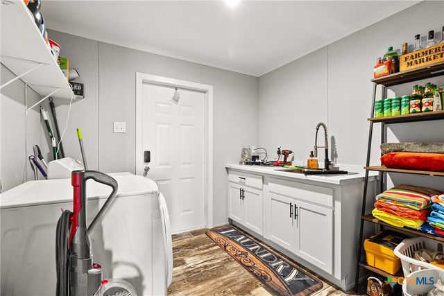 744 E Wiedemann Road, Flatonia, TX 78941