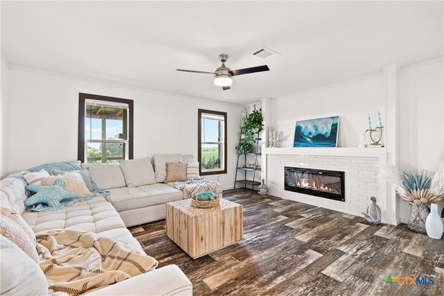 744 E Wiedemann Road, Flatonia, TX 78941