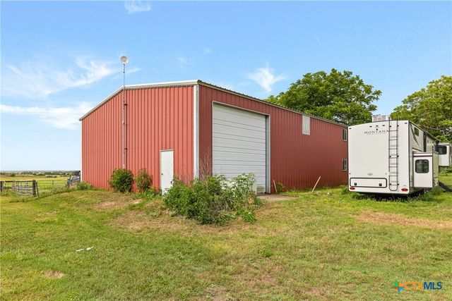 744 E Wiedemann Road, Flatonia, TX 78941