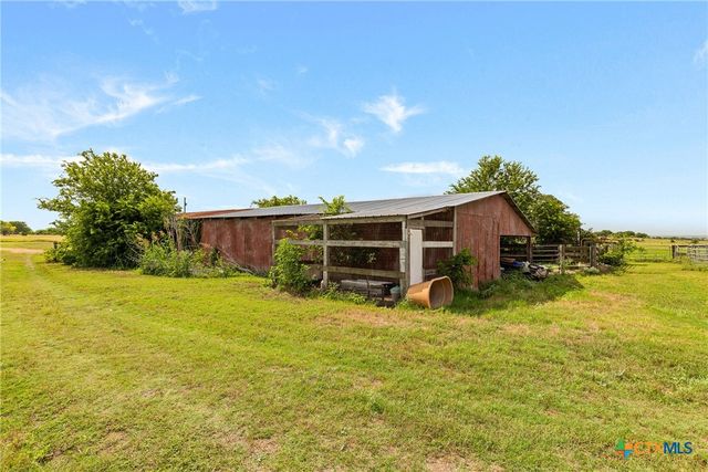 744 E Wiedemann Road, Flatonia, TX 78941