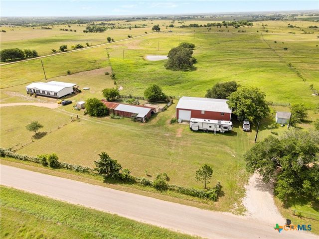 744 E Wiedemann Road, Flatonia, TX 78941