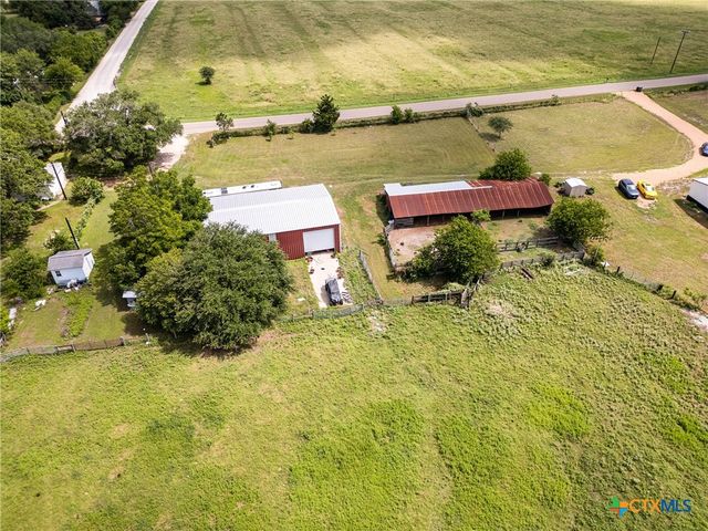 744 E Wiedemann Road, Flatonia, TX 78941