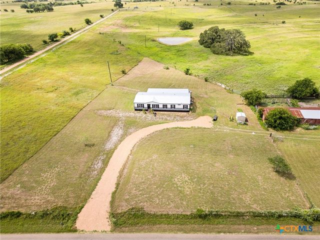 744 E Wiedemann Road, Flatonia, TX 78941