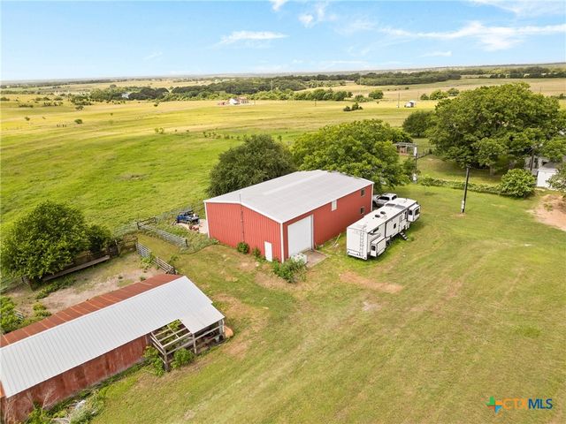744 E Wiedemann Road, Flatonia, TX 78941