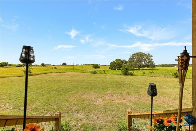 744 E Wiedemann Road, Flatonia, TX 78941