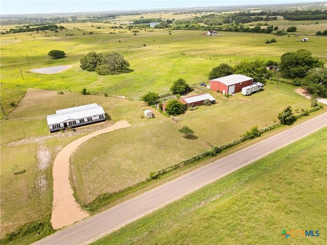 744 E Wiedemann Road, Flatonia, TX 78941
