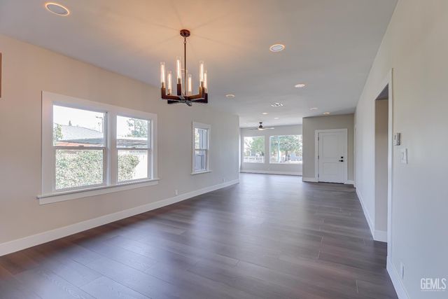 321 Oleander Avenue, Bakersfield, CA 93304