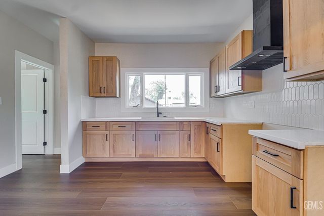 321 Oleander Avenue, Bakersfield, CA 93304
