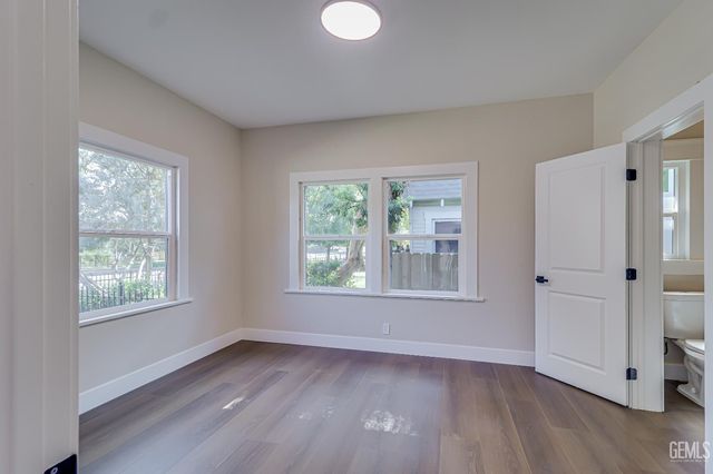 321 Oleander Avenue, Bakersfield, CA 93304