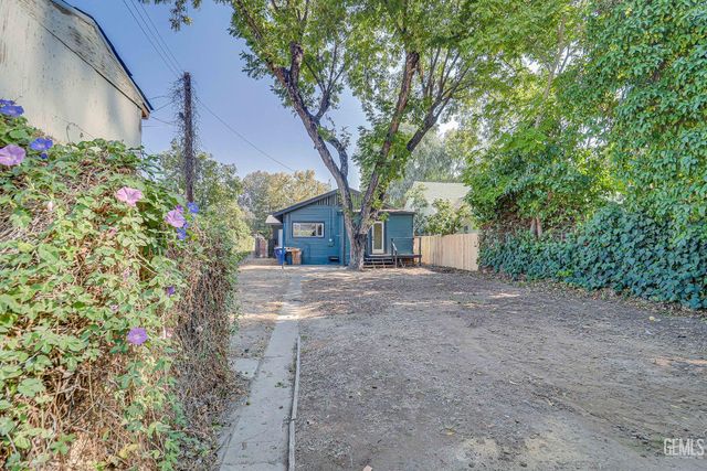 321 Oleander Avenue, Bakersfield, CA 93304