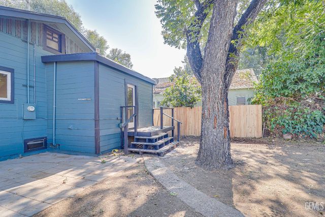 321 Oleander Avenue, Bakersfield, CA 93304